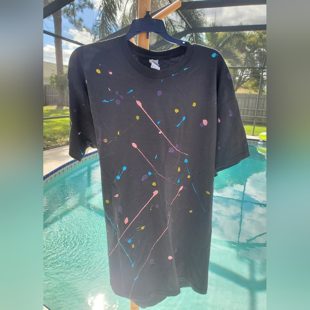 Unisex XL Black T-Shirt with Paint Splatter